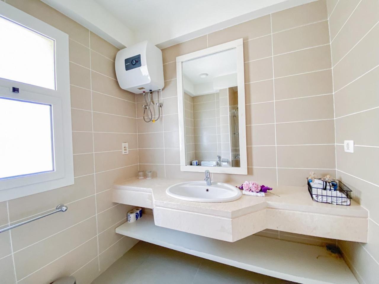 Nayah Stays, Joubal Lagoons Flowery Апартаменты *