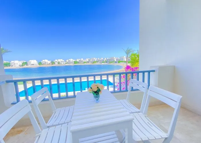 Nayah Stays, Joubal Lagoons Flowery Apartment