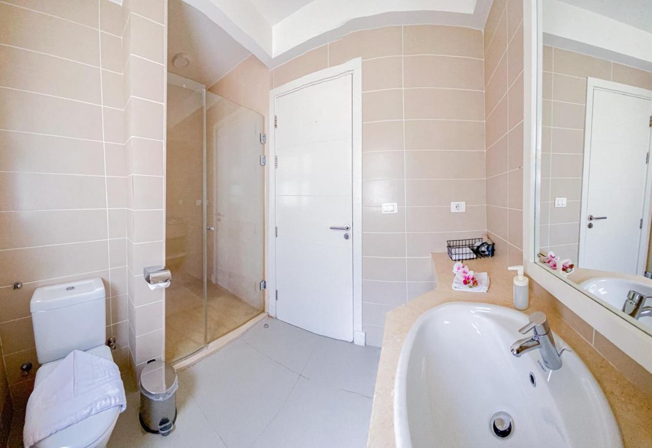 Nayah Stays, Joubal Lagoons Flowery Appartement