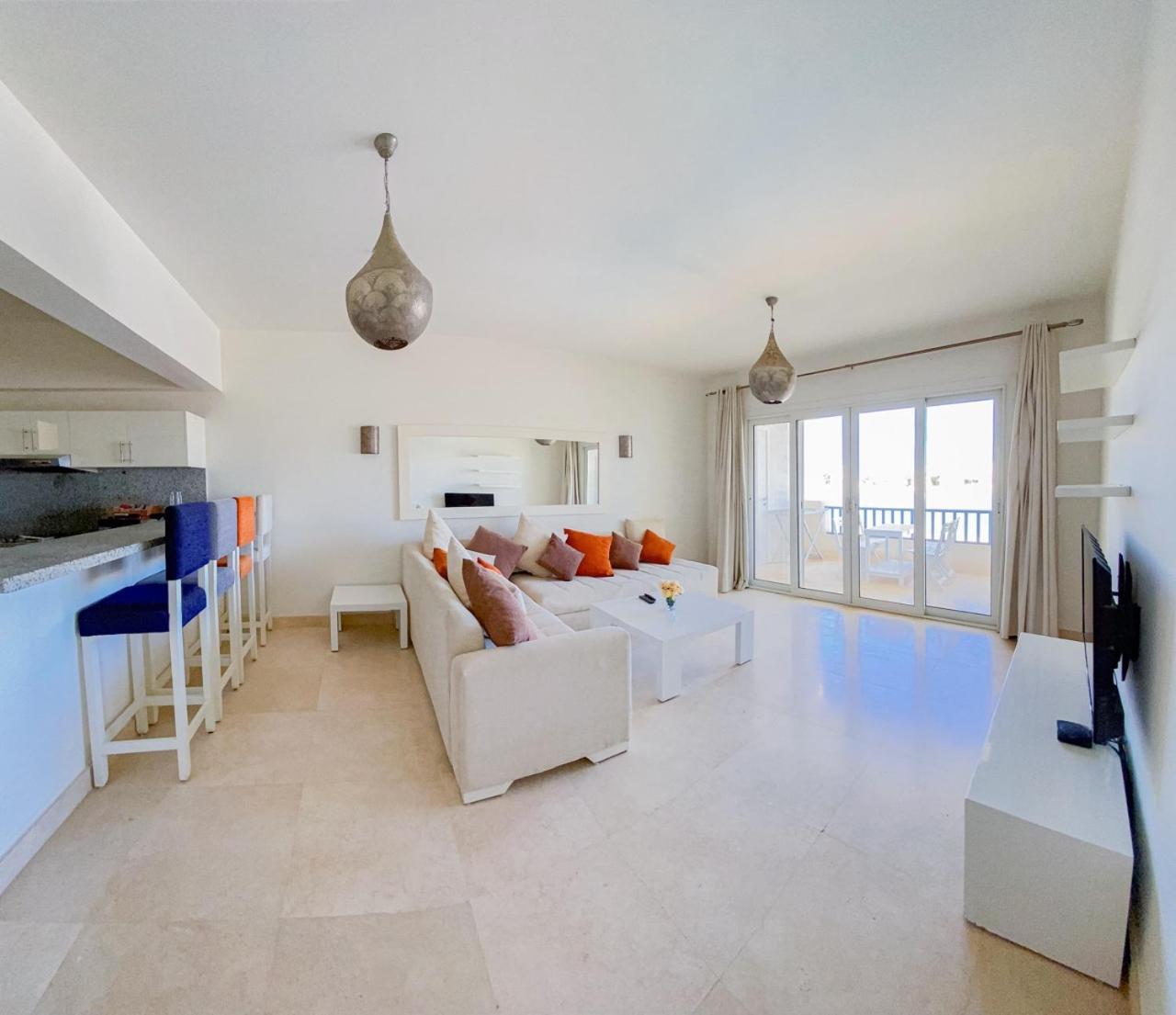 Nayah Stays, Joubal Lagoons Flowery Appartement