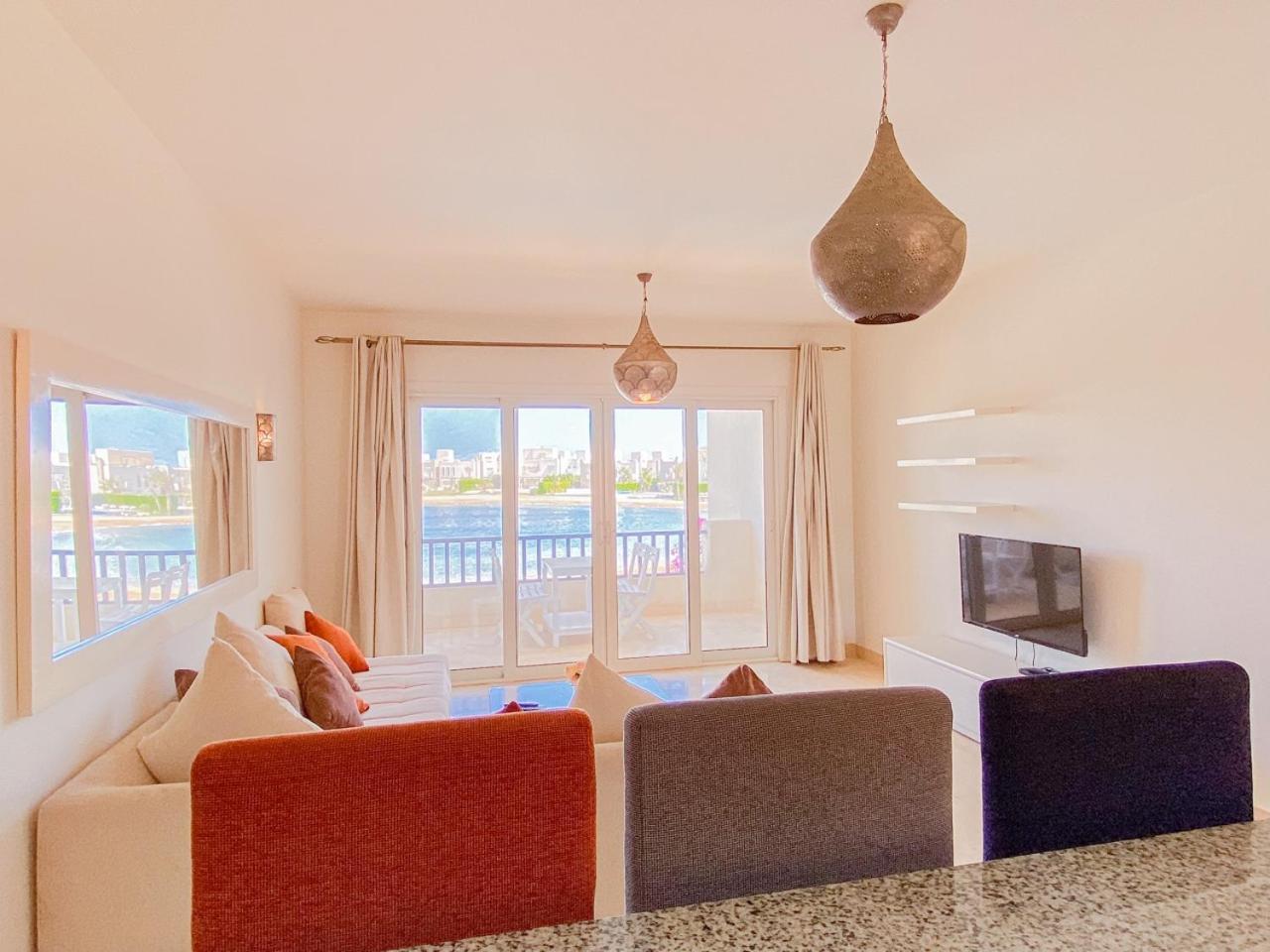 Nayah Stays, Joubal Lagoons Flowery Appartement *